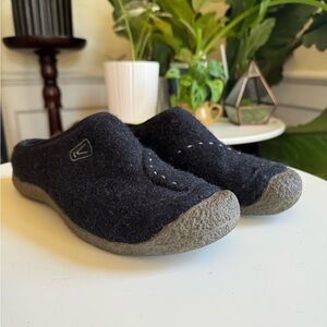 Keen Cheyenne women's size 9.5 slip on clogs / mules